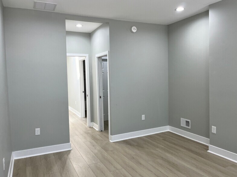 Building Photo - 260 S Highland Ave