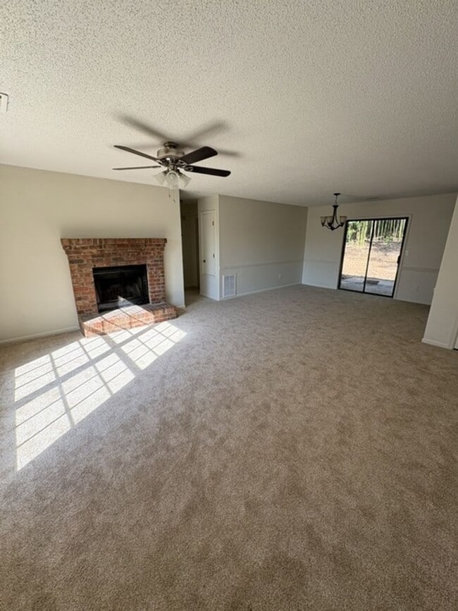 Building Photo - 11 Brookfield Dr