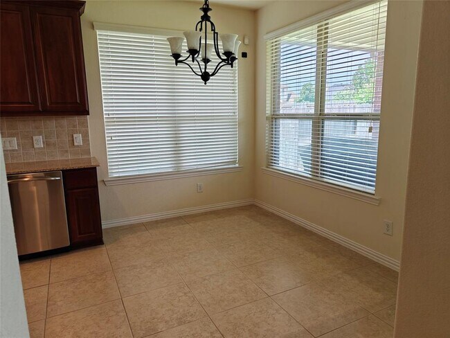 Building Photo - 5551 Twin Rivers Ln