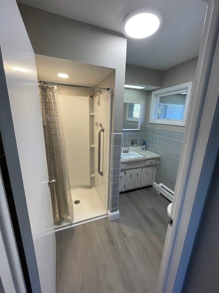 Building Photo - 513 Waverly Ave