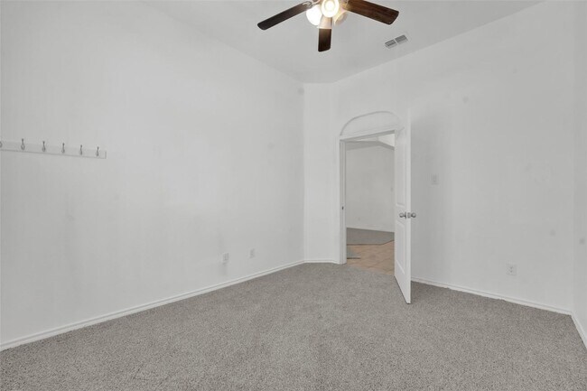 Building Photo - MOVE-IN SPECIAL! Enjoy $500 OFF your first full month’s rent when you move in on or before August...