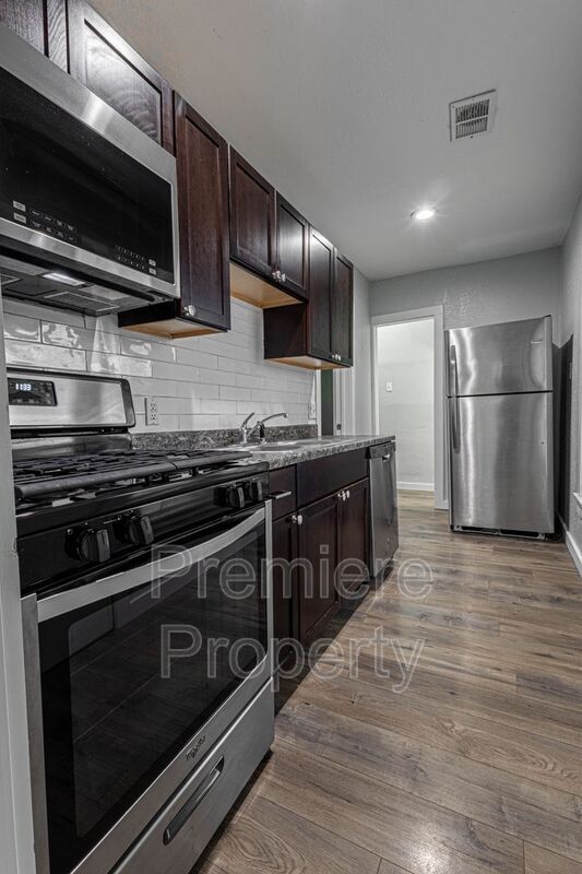 Building Photo - 1217 W 21st St