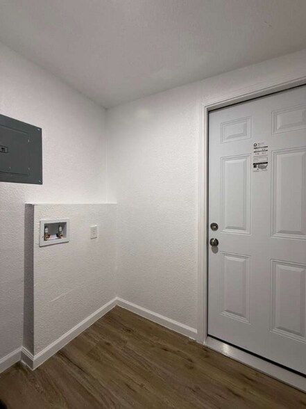 Building Photo - 2934 Hatton St