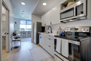 Building Photo - Ayva in Midtown