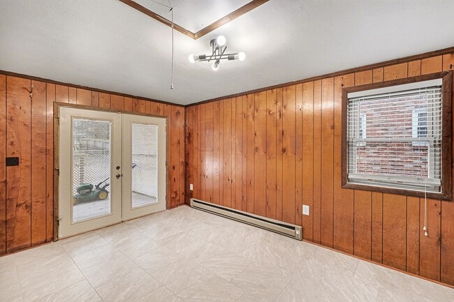 Building Photo - 3 Bedroom w/Den, 2.5 Bath-