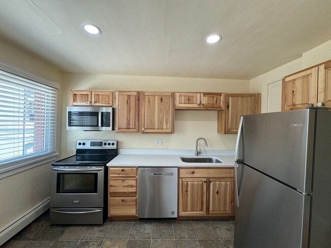 Primary Photo - Fully updated 2 bedroom Apartment in the A...