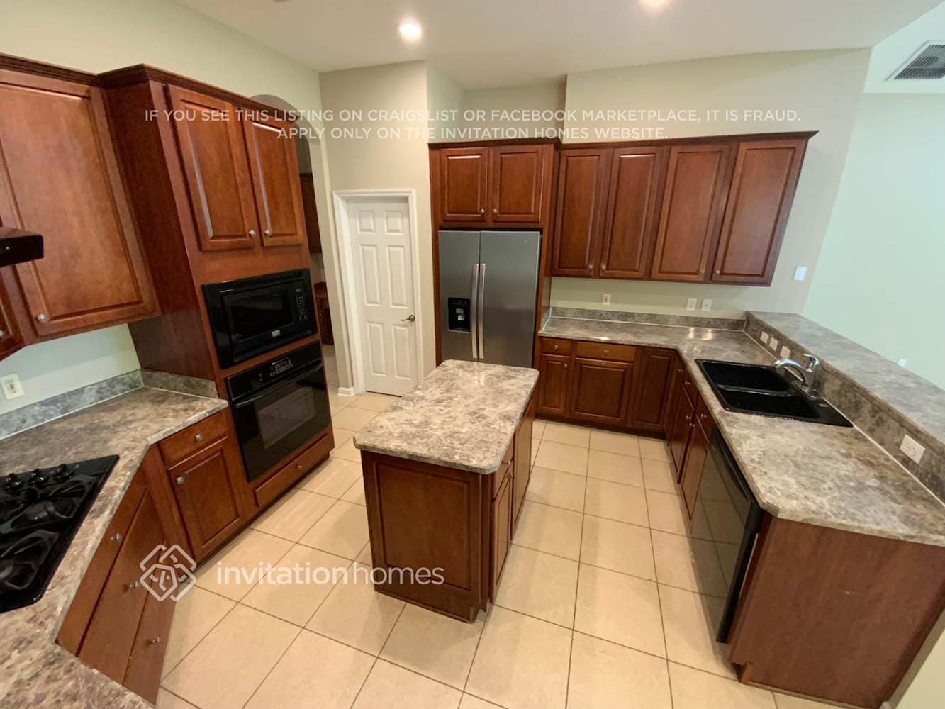 Building Photo - 149 Oak Common Ave