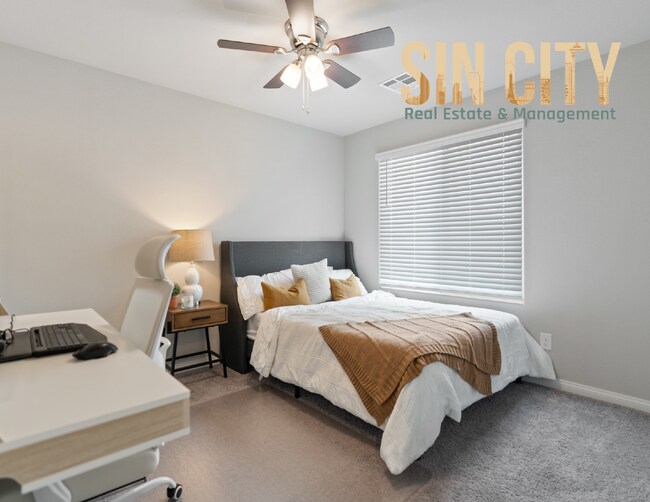 Building Photo - "Spacious 4-Bedroom Oasis with 2.5 Baths i...