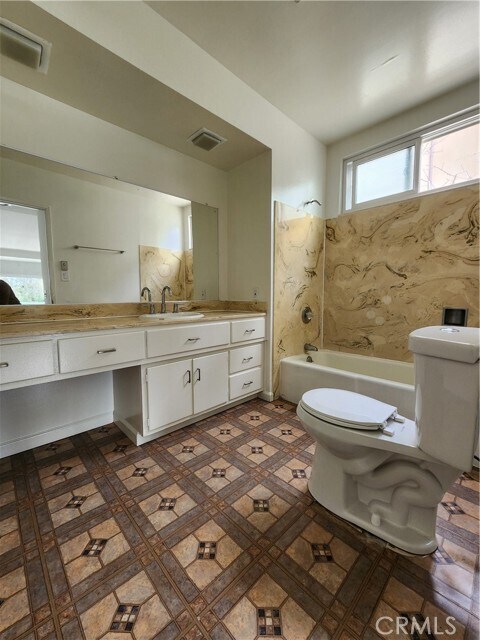 Building Photo - 2838 May Ave