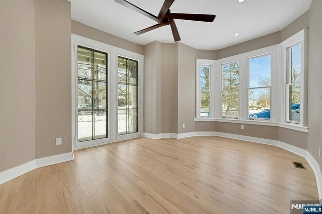 Building Photo - 49 Park Ave