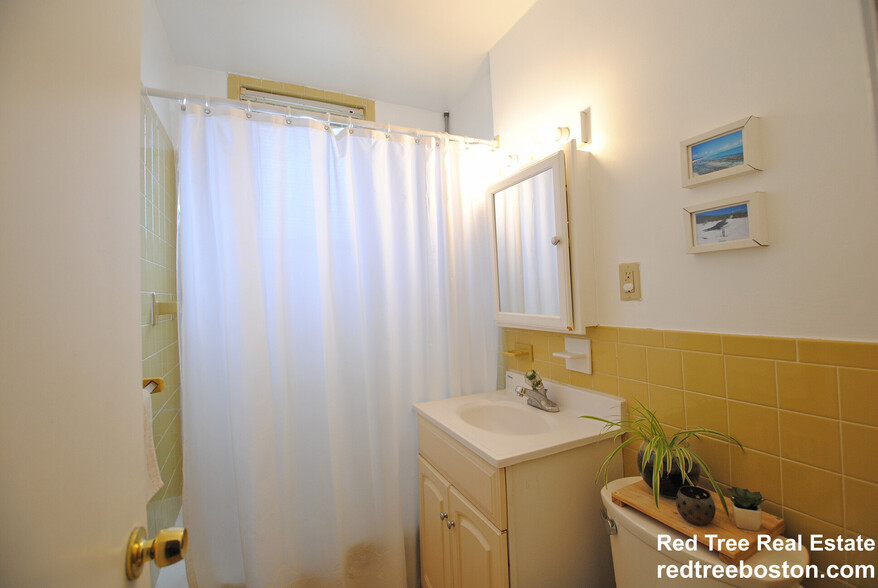 apt 2 - 25 Colborne Rd