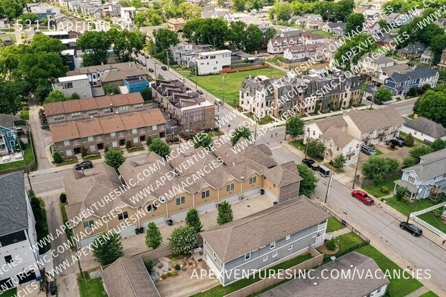 Building Photo - 531 Garfield St