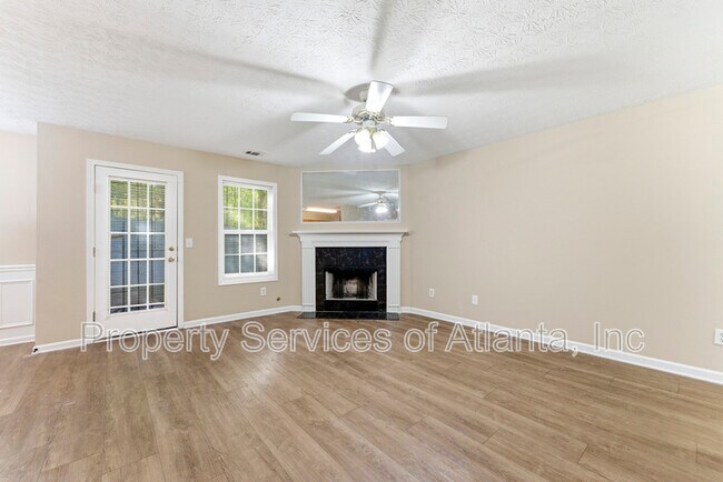 Building Photo - 2088 Manhattan Pkwy