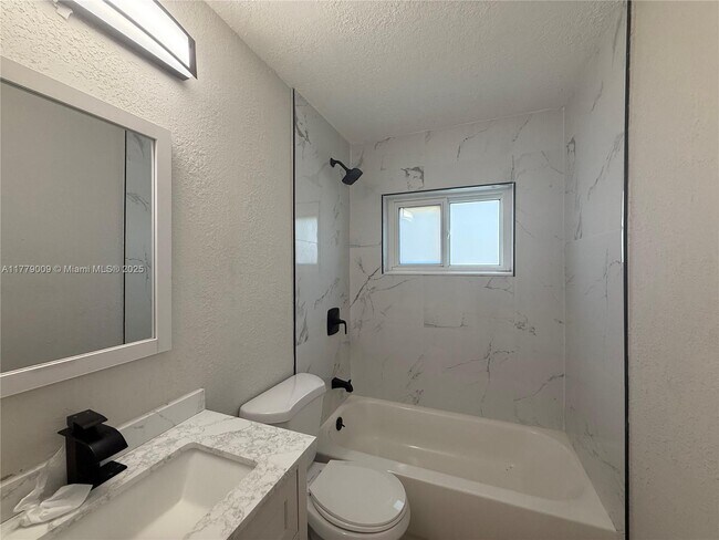 Building Photo - 1040 SW 30th Ave