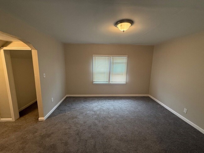 Building Photo - Renovated 3-Bedroom Home – We Welcome Sect...