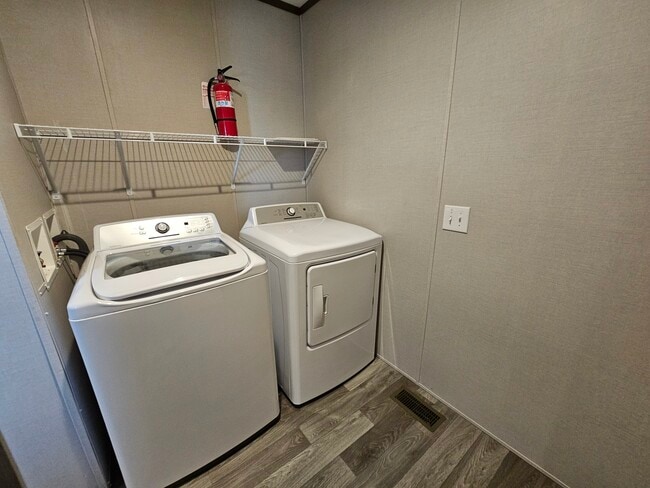 Building Photo - 122 Elm