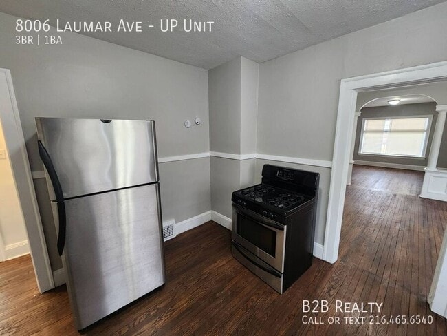 Building Photo - 8006 Laumar Ave