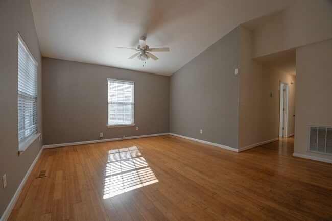 Building Photo - Comfortable 3 Bedroom / 2 Bath One - Level Home in Tuscaloosa-Lakewood Neighborhood!