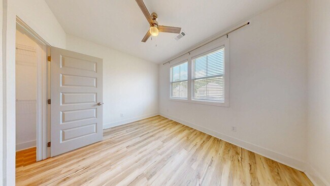 Building Photo - 577 Piper Ave