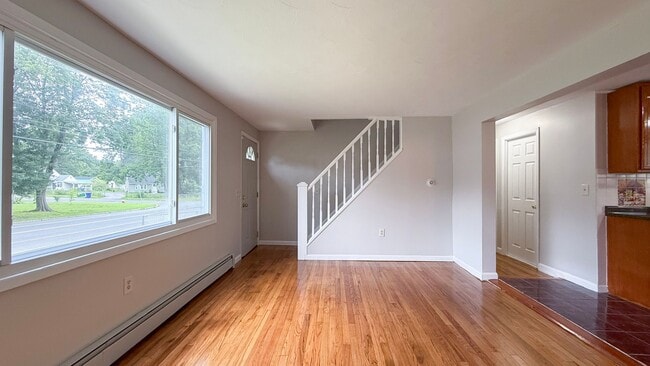 Building Photo - Gorgeous single-family home near Hartford ...