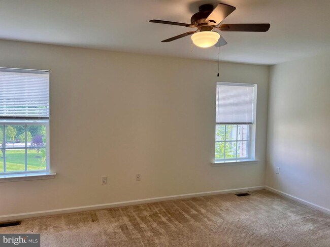 Building Photo - 654 Jacobsen Cir