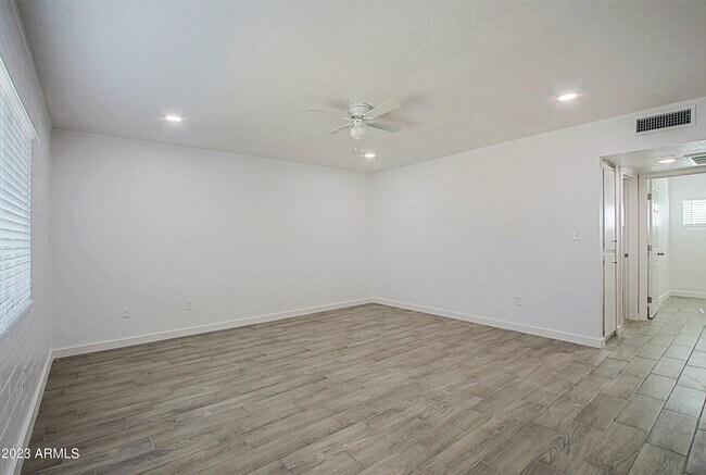 Building Photo - 3219 E Earll Dr