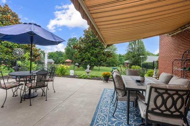 Building Photo - Executive Rental