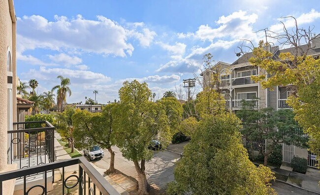 Building Photo - 9323 Alcott St