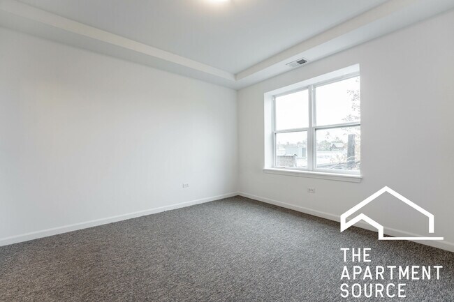 Building Photo - 1544 W Glenlake Ave