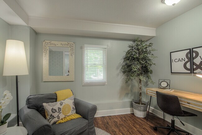 Building Photo - 1145 W 41st Terrace