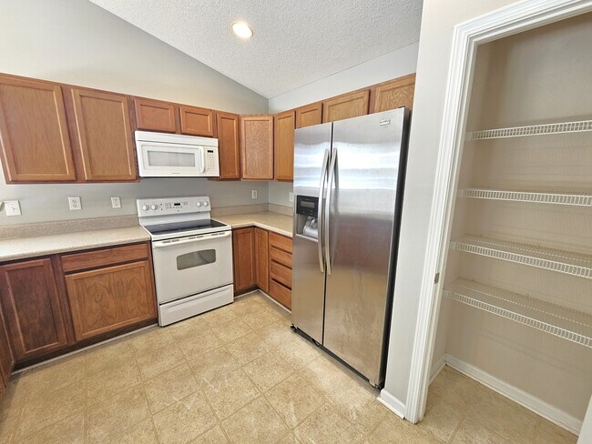 Building Photo - 35 Waukegan Way