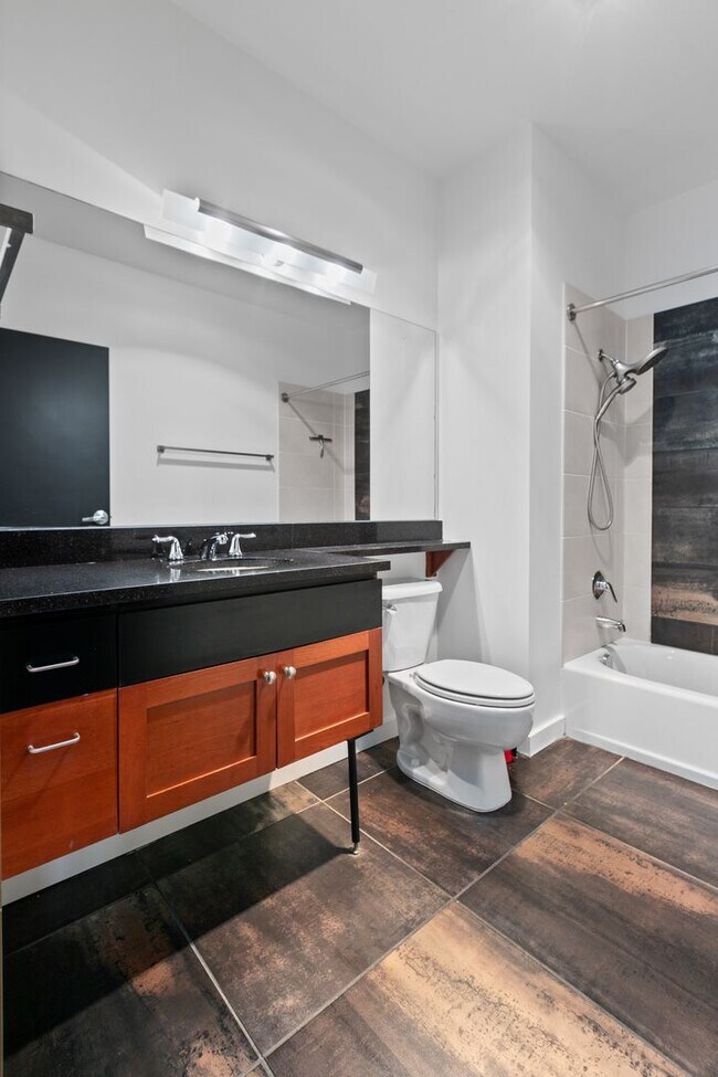 Building Photo - 1bd/1ba Seattle Condo