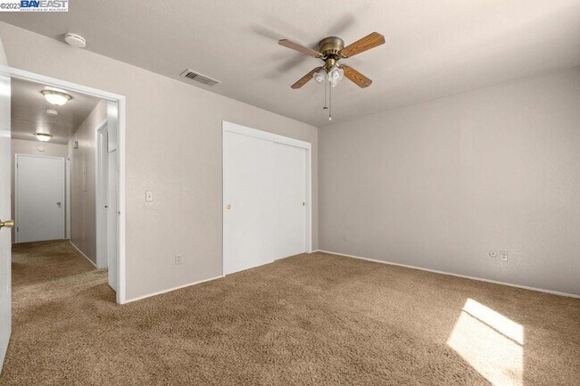 Building Photo - 9101 Newhall Dr