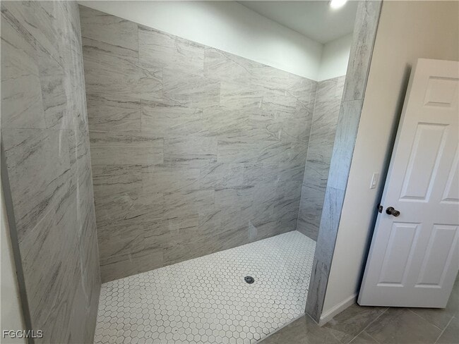 Building Photo - 1014 Lakeside Dr