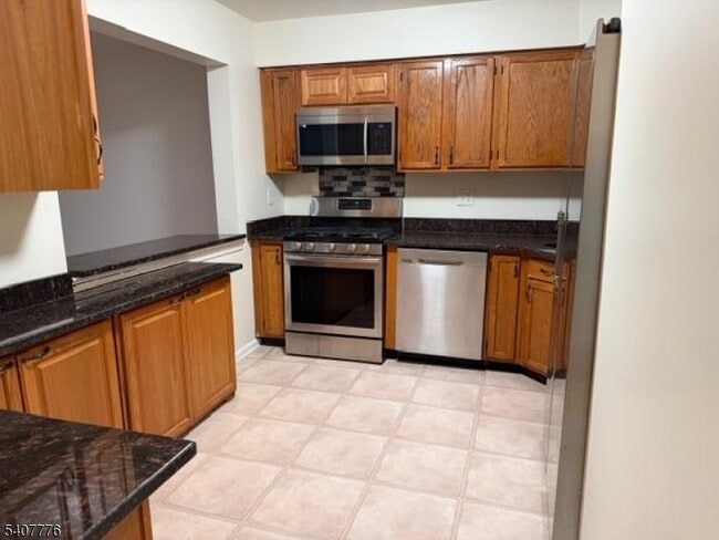 Building Photo - 10 Leahy Ct