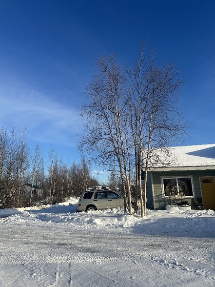 Building Photo - 15840 W Hess Ln