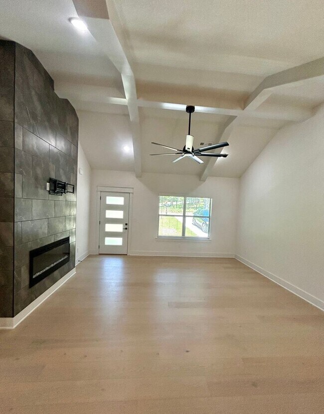 Building Photo - 23 Lockerbie Cir