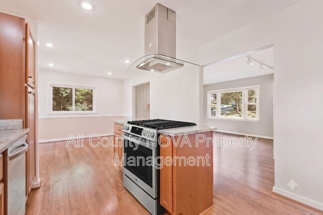 Building Photo - 3160 Ravenwood Dr