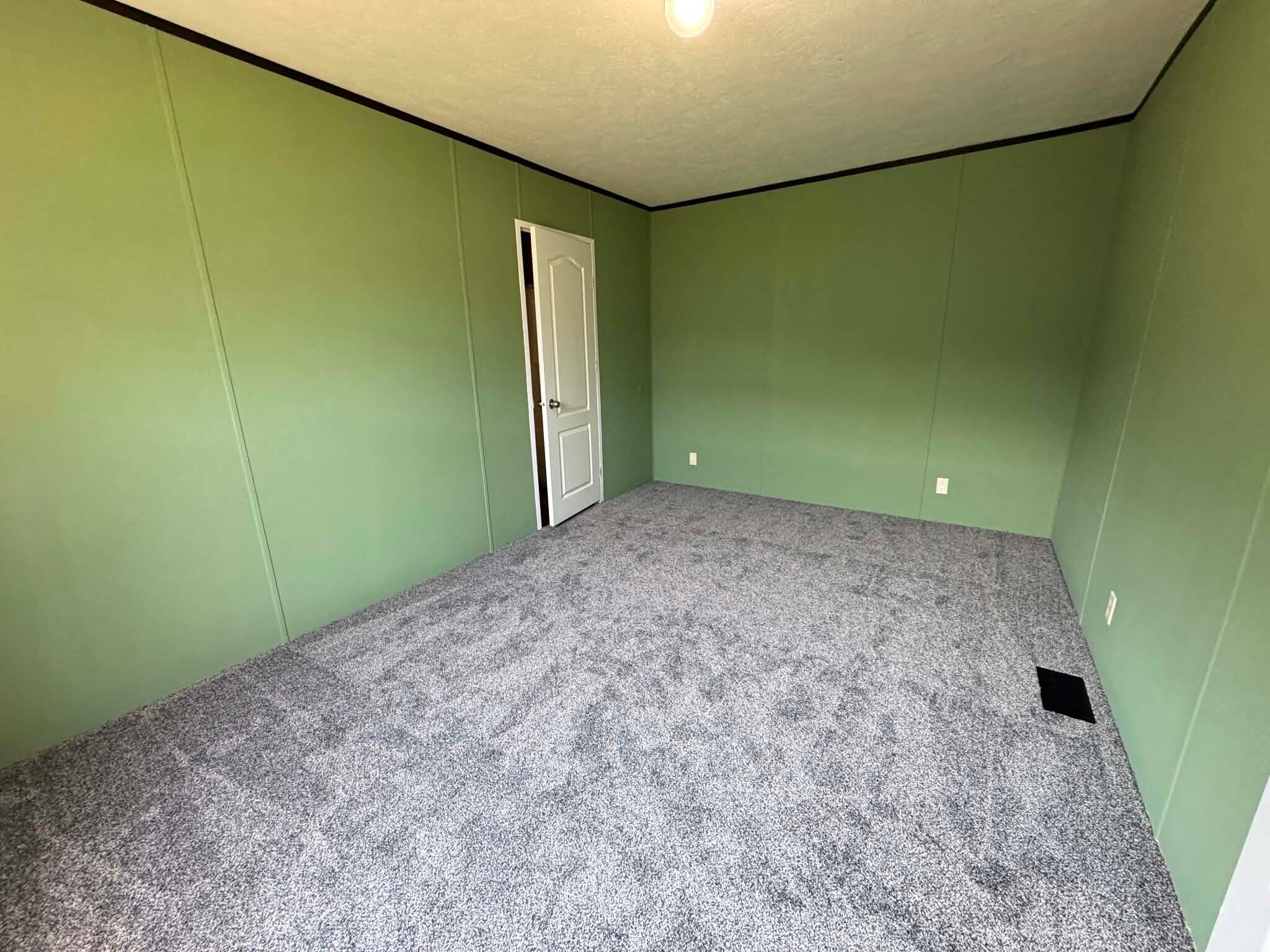 Building Photo - 48581 Pineview Dr
