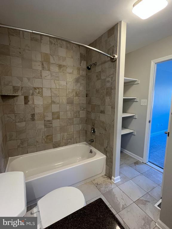 Building Photo - 42 Landmark Dr