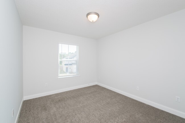 Building Photo - 113 Chaffseed Cir