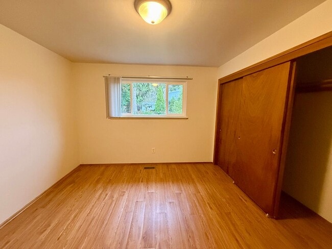 Building Photo - Lakeridge Home