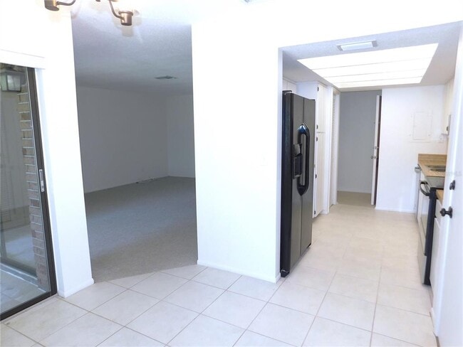 Building Photo - 204 Caryl Way