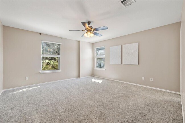 Building Photo - 5705 Viewpoint Dr