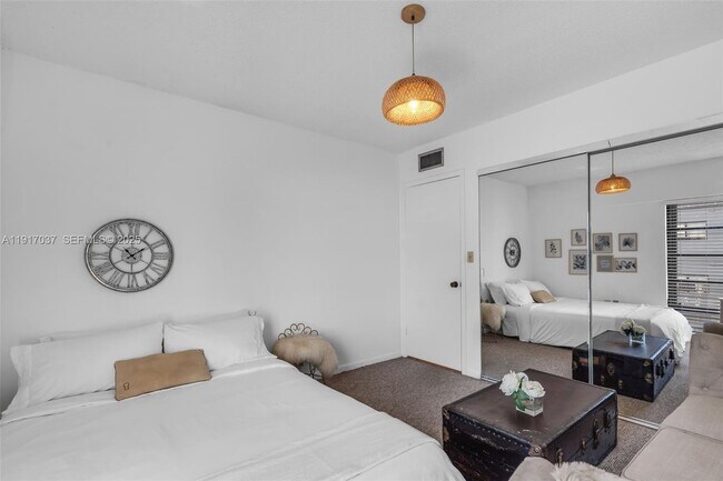 Building Photo - 575 Crandon Blvd