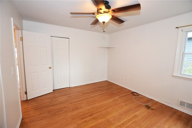 Building Photo - 300 Howland Ave