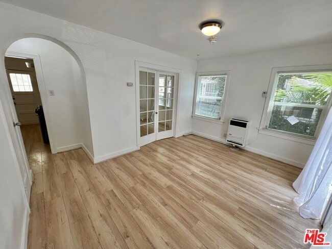 Building Photo - 934 1/2 S Berendo St