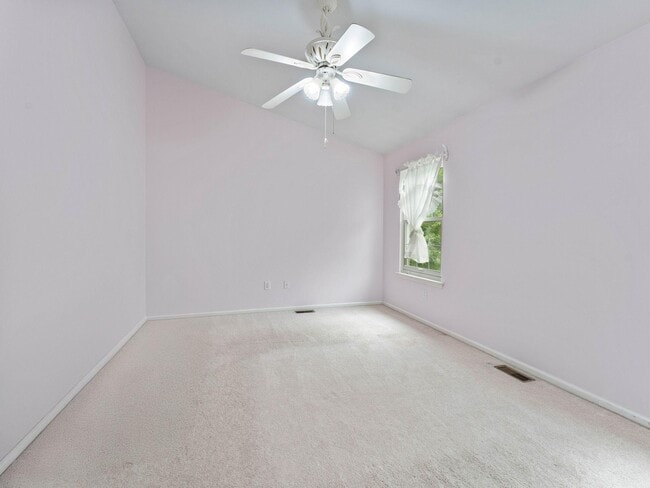 Building Photo - 5 Larkspur Ct