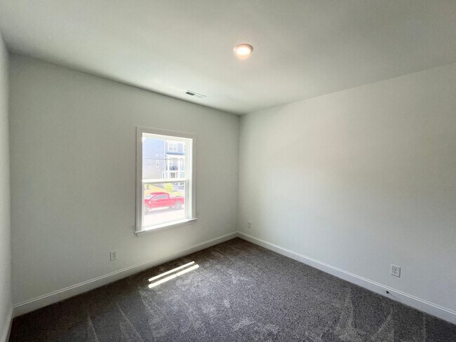 Building Photo - Spacious 5BD, 3BA Knightdale Home with Mod...