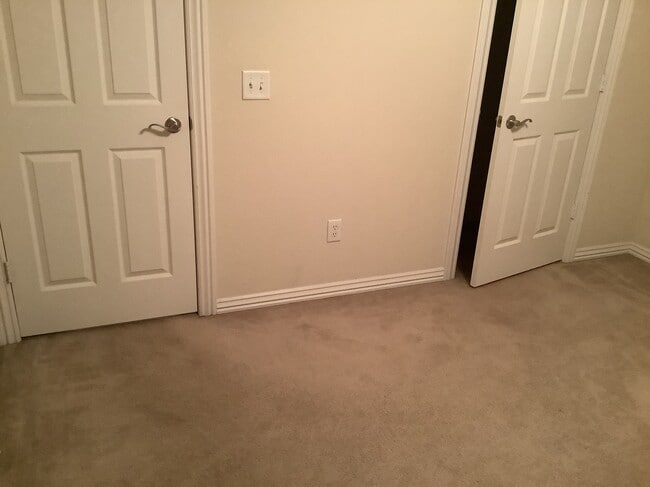 Guest bedroom (east) - 431 Firewood Dr